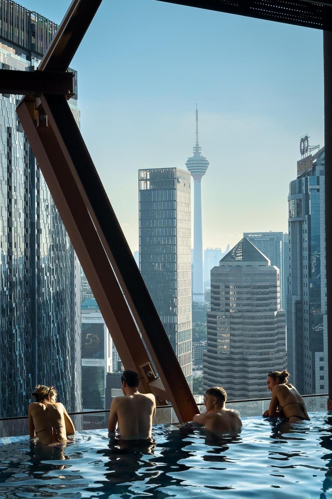 Scarletz Suites Klcc By Deko Куала Лумпур Екстериор снимка
